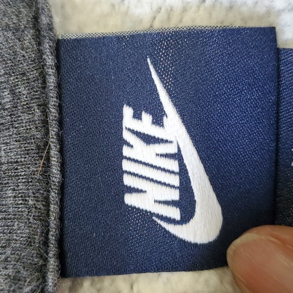 NIKE GRAY ZIPPER HOODIE. size medium.  One‎ small hole where the string c… - Picture 7 of 12